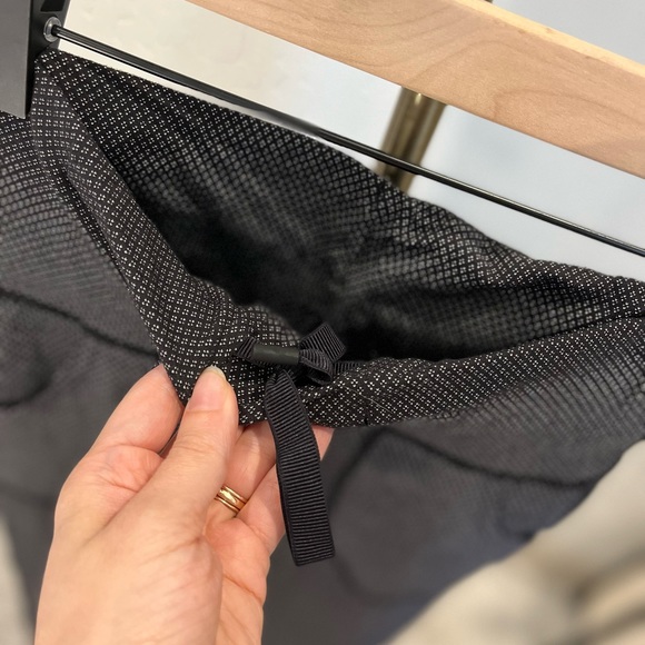 Lululemon Skinny Will Pant | Size 4 | High Rise | Pockets | GREAT Condition - Picture 5 of 6